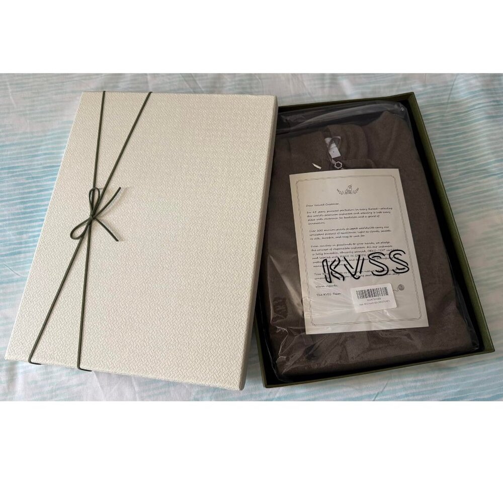 KVSS 100% Pure Cashmere Hoodie Sweater Pullover Dark Olive Green Large NWT! - Picture 6 of 6